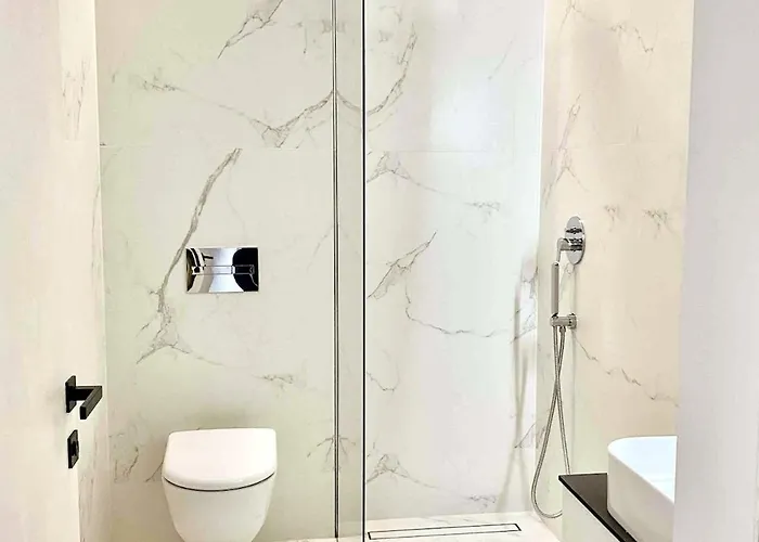 New Luxury Modern In Snipiskes