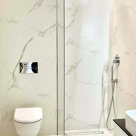New Luxury Modern In Snipiskes